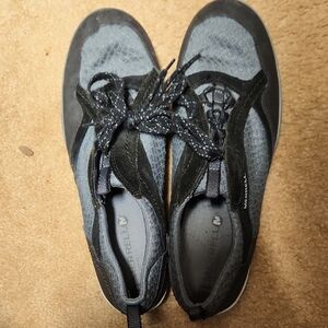 Merrell Women's Black and Gray Athletic Shoes